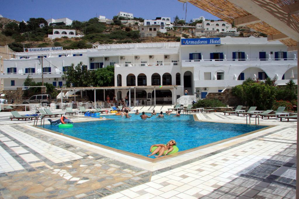 Armadoros Hotel / Ios Backpackers Extérieur photo