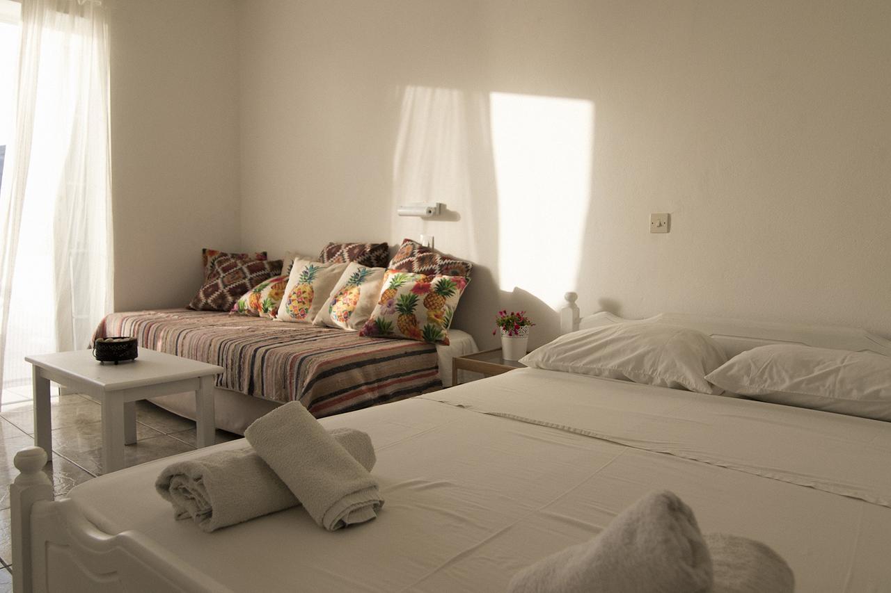 Armadoros Hotel / Ios Backpackers Extérieur photo