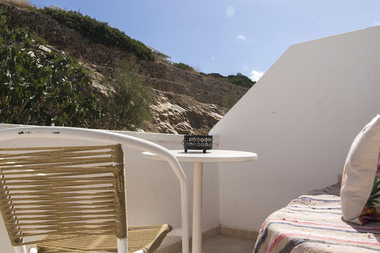 Armadoros Hotel / Ios Backpackers Extérieur photo