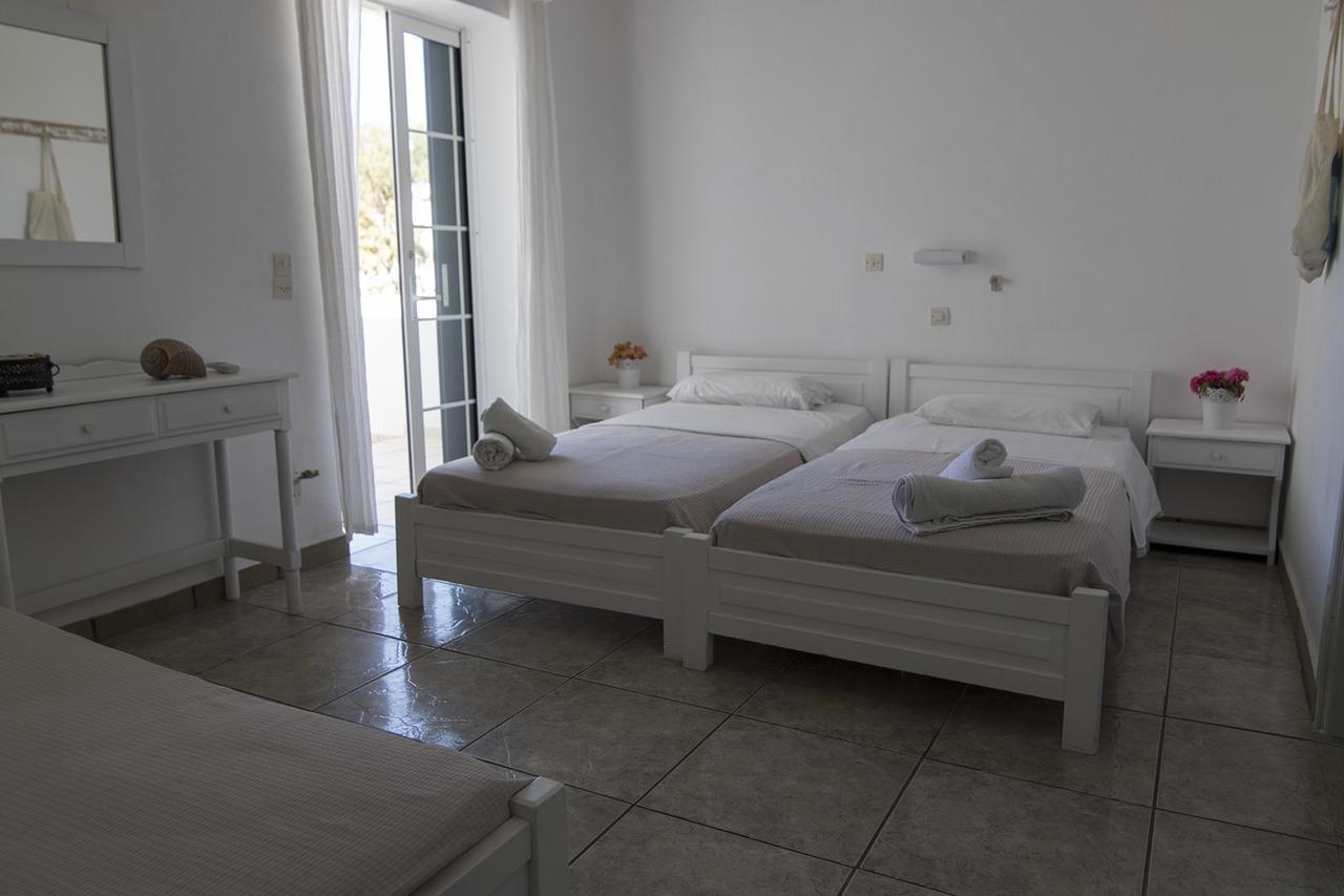Armadoros Hotel / Ios Backpackers Extérieur photo