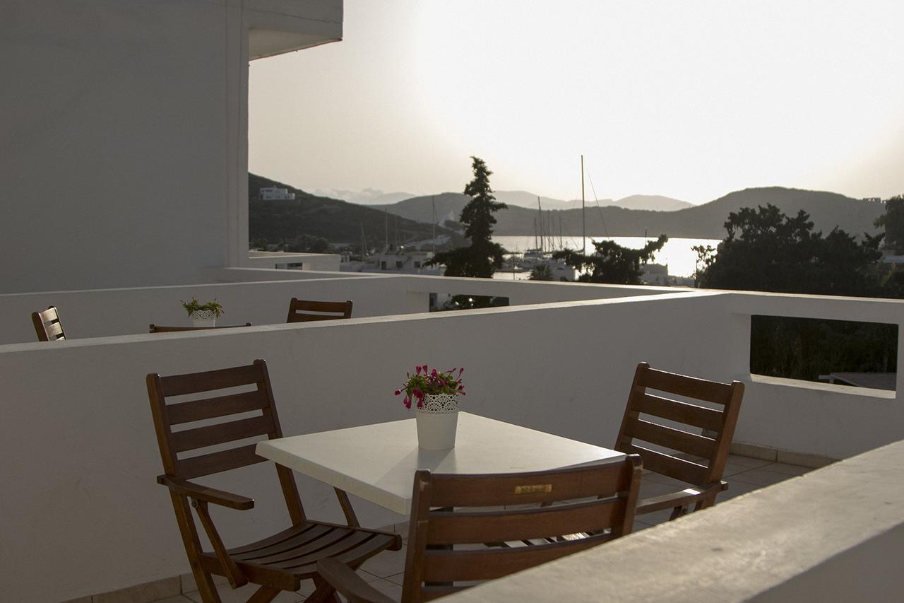 Armadoros Hotel / Ios Backpackers Extérieur photo
