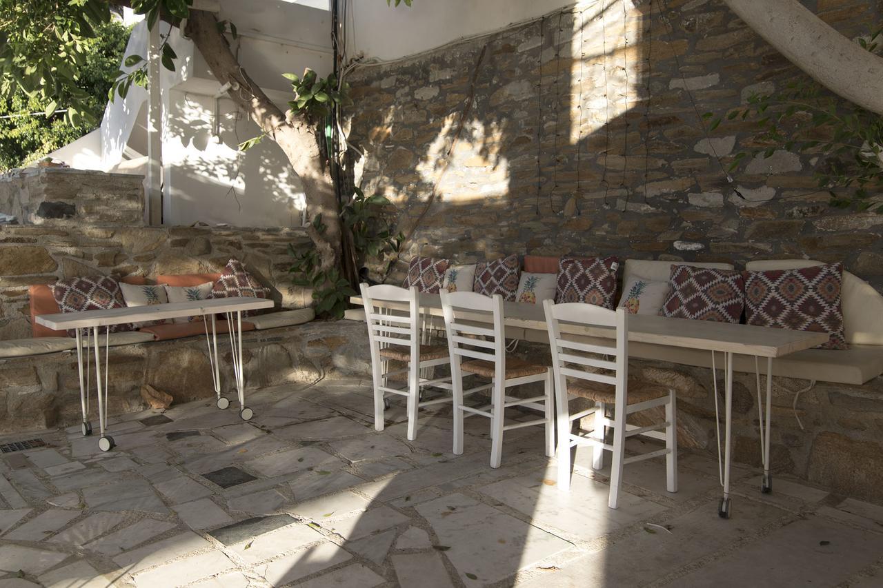 Armadoros Hotel / Ios Backpackers Extérieur photo